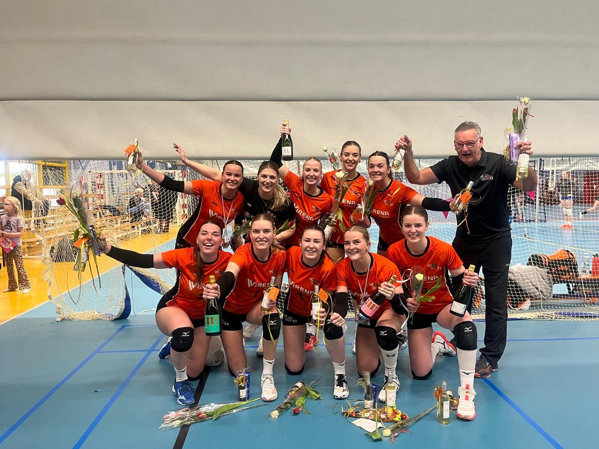 Dames 1 VCO '72 promoveert naar de derde divisie!