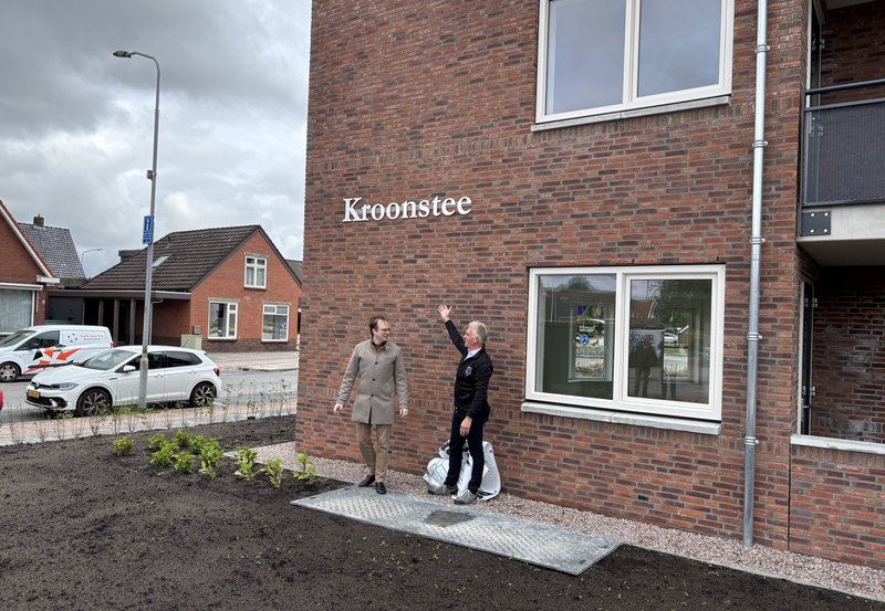 19-05-26 Opening Kroonstee door wethouder Egbert Hofstra en aannemer Geert Hulshof. Foto: Bé Wilzing