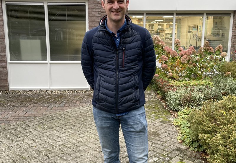 25-10-25 Dokter Gijs Botterblom voelt zich helemaal thuis in Onstwedde.