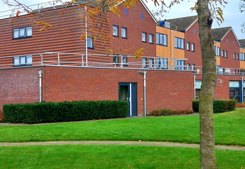 05-11-25 Bij De Bolster zijn hekken geplaats voor veiligheid. Foto: Onstwedde.info