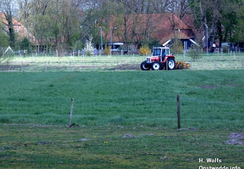 15-04-26 Werkzaamheden aan de Scholtweg. Foto : H. Wolfs Onstwedde.info