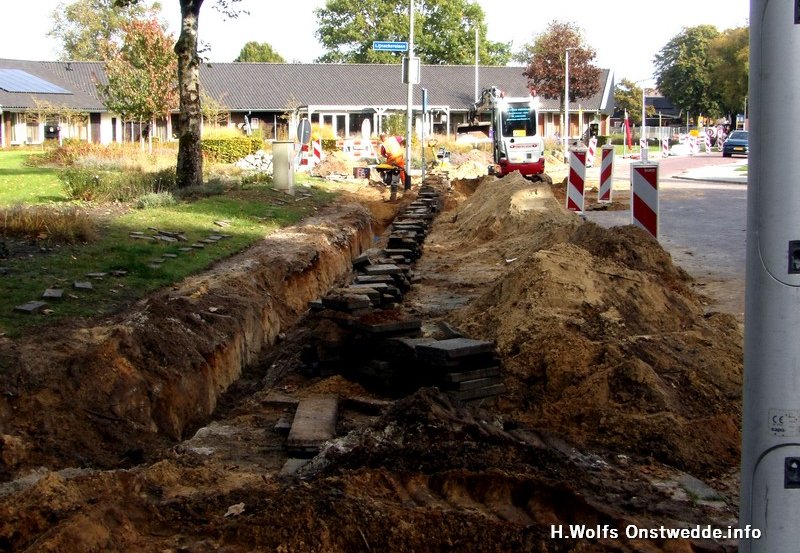 14-10-26 Kabelwerkzaamheden in de Landlaan. Foto: H. Wolfs Onstwedde.info