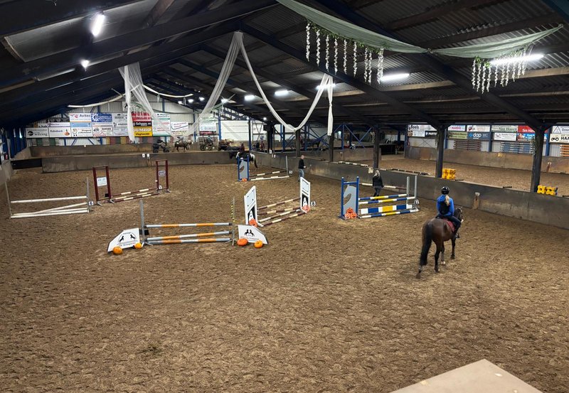 20-10-25 Springavond op 14 oktober in manege De Driesproren. Bekijk meer foto's op de website van de manege.