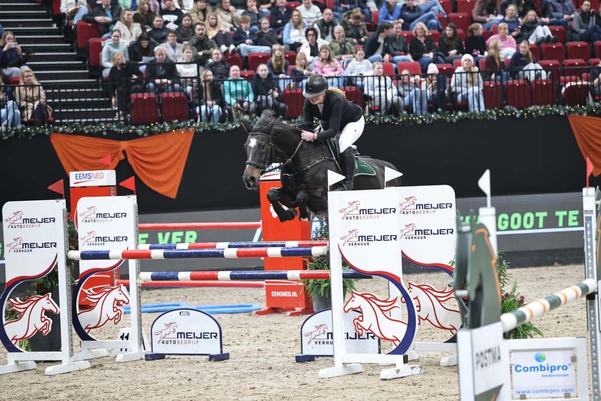 Nina Smid, 1e plaats 1.20m springen op IICH-Groningen