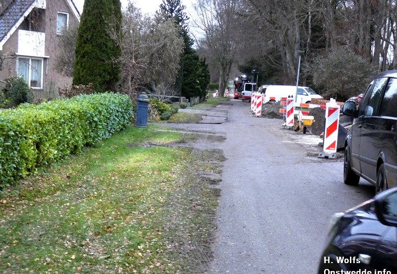 08-12-25 Werkzaamheden in de Beukenweg. Foto: H. Wolfs Onstwedde.info