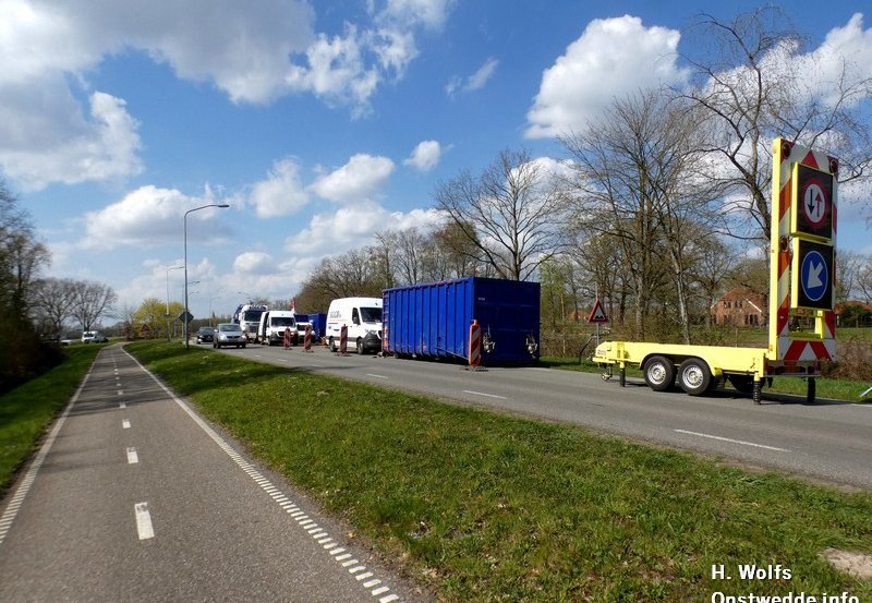 15-04-26 Veel werkzaamheden aan de Kampweg ter hoogte van de Tweede Barlagerweg. Foto: H. Wolfs Onstwedde.info