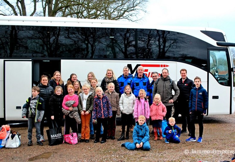 16-03-26 Zaterdagmiddag ging er een bus met leden van IJsvereniging Wisch schaatsen in Kardinge in Gronongen. Foto: Tammo Timpener
