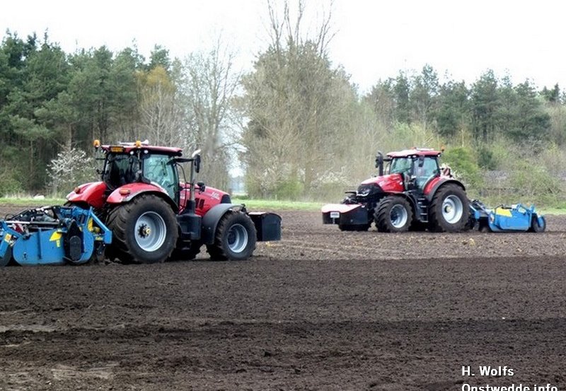 11-04-26 Landbouwwerkzaamheden aan de 1e Achterholtsweg. Foto: H. Wolfs Onstwedde.info