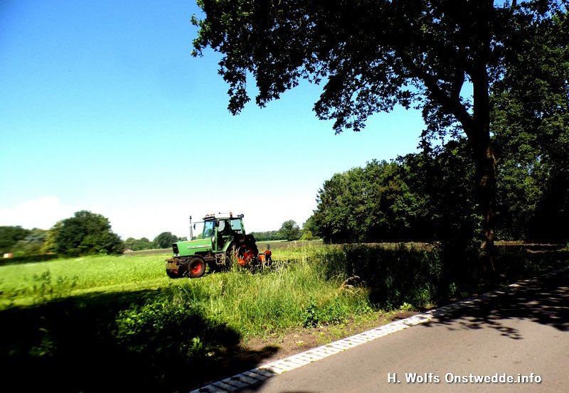 20-06-26 Maai werkzaamheden aan de Tweede Barlagerweg. Foto: H. Wolfs Onstwedde.info