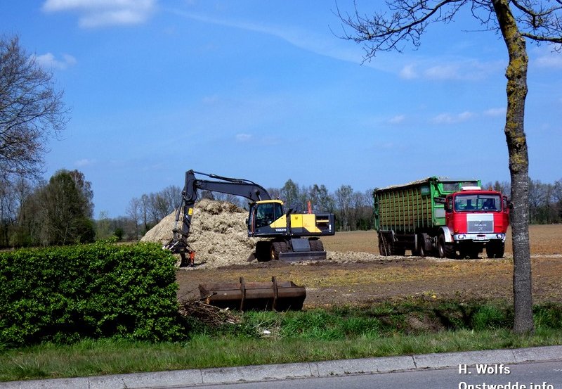 15-04-26 Hennep laden in Smeerling. Foto: H. Wolfs Onstwedde.info