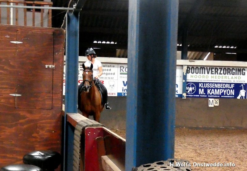 07-07-26 Paardrijlessen in de manege. Foto : H. Wolfs Onstwedde.info