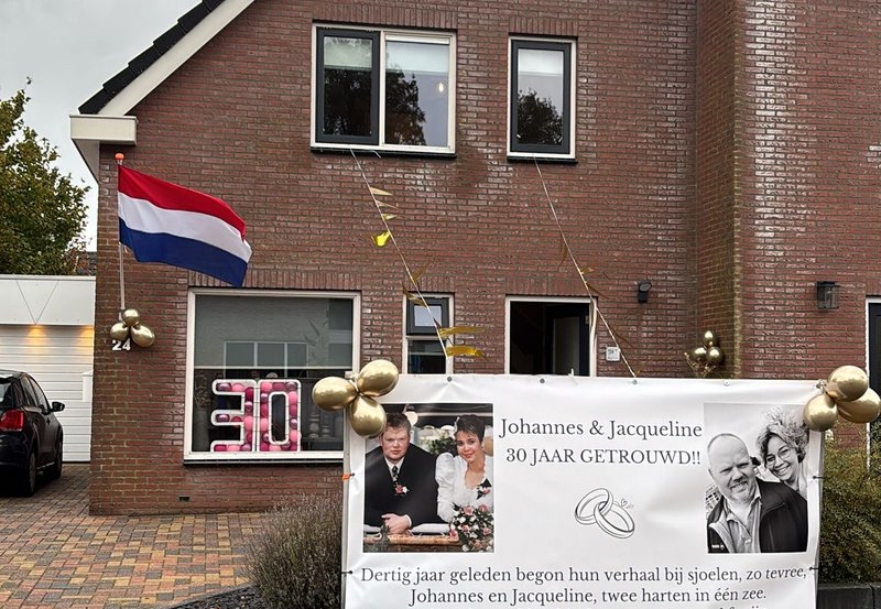 01-11-25 Hoera, Johannes en Jacqueline Loves (Huisinghelaan 24) zijn op maandag 3 november 30 jaar getrouwd! Foto: Patricia Elzen