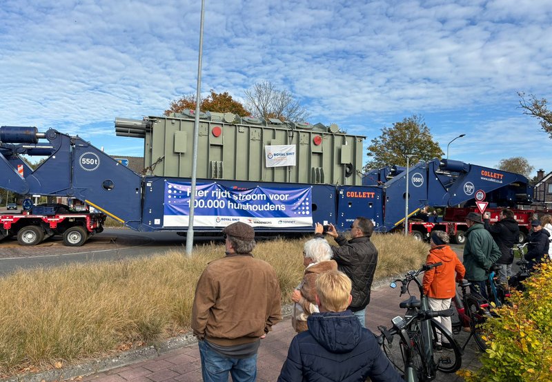 20-10-25 Megatransport transformator door Onstwedde. Foto: Bé Wilzing Onstwedde.info