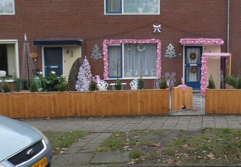 02-12-25 Kerst aan de Lijnackerslaan. Foto: H. Wolfs Onstwedde.info
