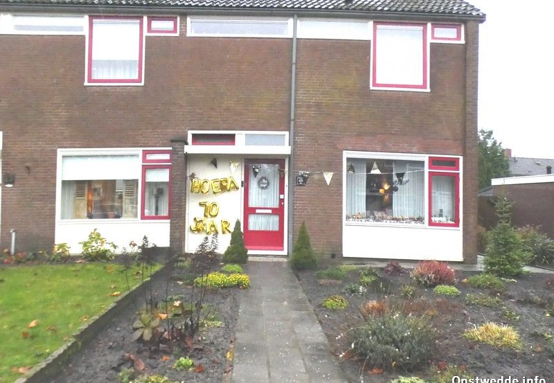 14-11-25 Een 70 jarige aan de Boelslaan 15. Foto: Onstwedde.info