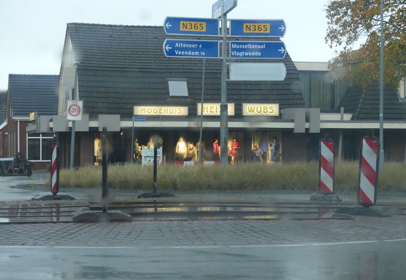 28-10-25 Vanwege megatranstransport geen rotonde en geen diamant. Foto: Magdalena