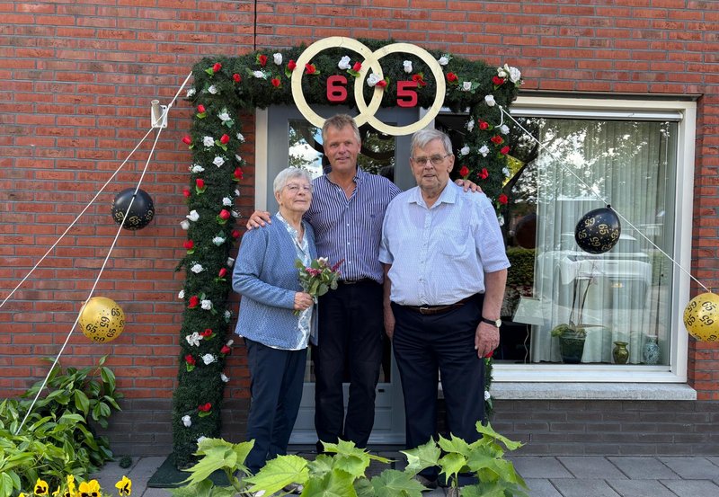 09-06-26 Albert en Hilly Kruiter 65 jaar getrouwd. Foto: Onstwedde.info
