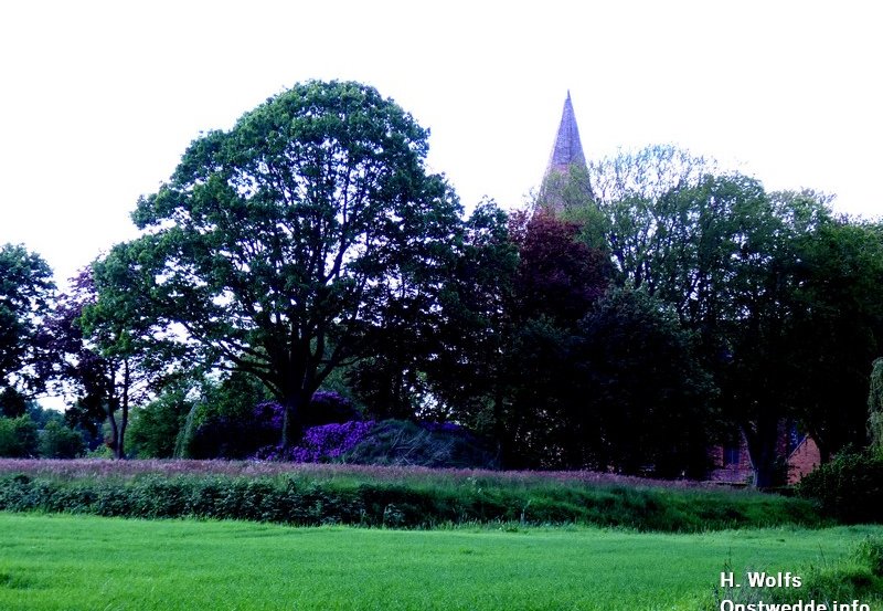 22-05-26 Een kijkje aan de achterzijde van de Juffertoren. Foto: H. Wolfs Onstwedde.info
