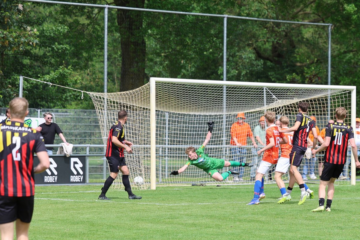 Geen promotie voor Onstwedder Boys