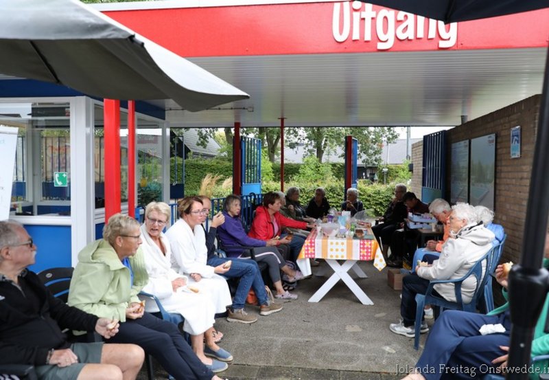 04-09-26 Afsluiting seizoen banenzwemmers met een gezamenlijk ontbijt. Foto: Jolanda Freitag Onstwedde.info