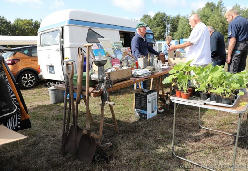 24-08-26 Rommelmarkt tijdens het Oogstfeest. Foto:Jolanda Freitag Onstwedde.info