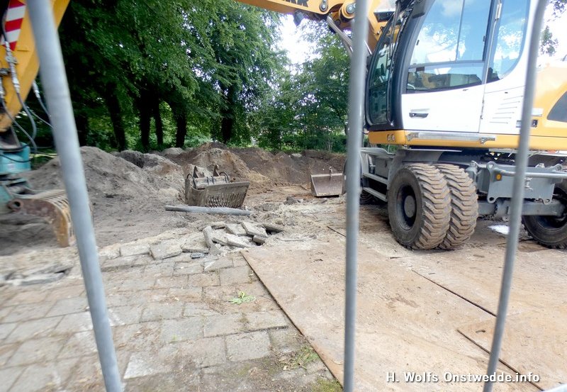 03-07-26 Van het museum in de Boslaan is niets meer van over. Weer een stukje oudheid weg. Foto: H. Wolfs Onstwedde.info.