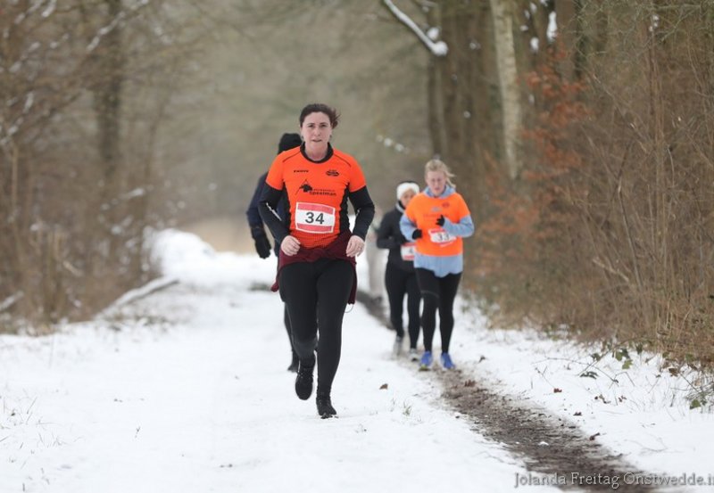 31-01-26 Rondje Roege Baarg, hardlopen en wandelen. Foto: Jolanda Freitag Onstwedde.info