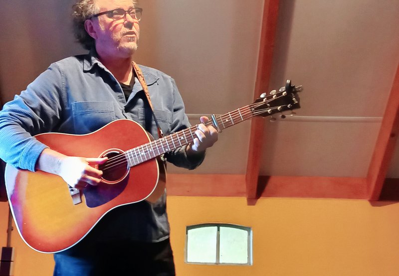 17-11-25 Toffe middag bij het Concert van Jan Henk de Groot op deele bie Oom Jocob en Tan Roefie in Smeerling. Foto: Roelie Knigge Onstwedde.info