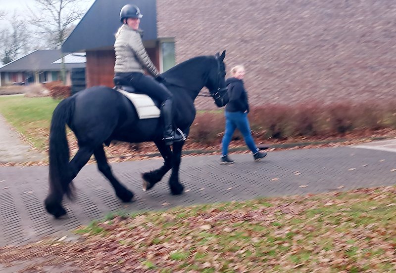 08-12-25 Deze dames verkennen de route voor Santa Ride voor aankomende zaterdag. Foto: Roelie Knigge Onstwedde.info