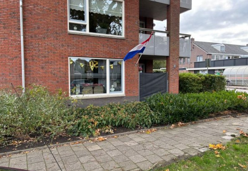 24-10-25 50-Jarig huwelijksjubileum aan de Dorpsstraat. Foto: Onstwedde.info