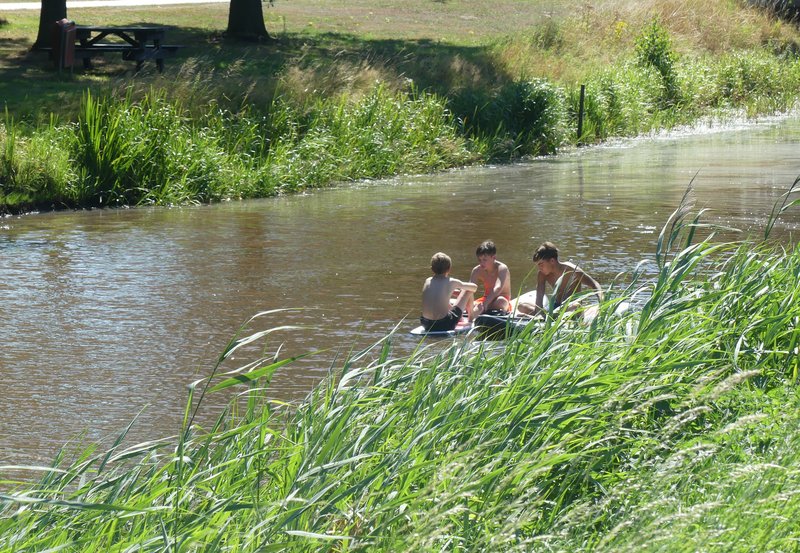 17-08-2026 Spelevaren in het Musselkanaal. Foto: Magdalena