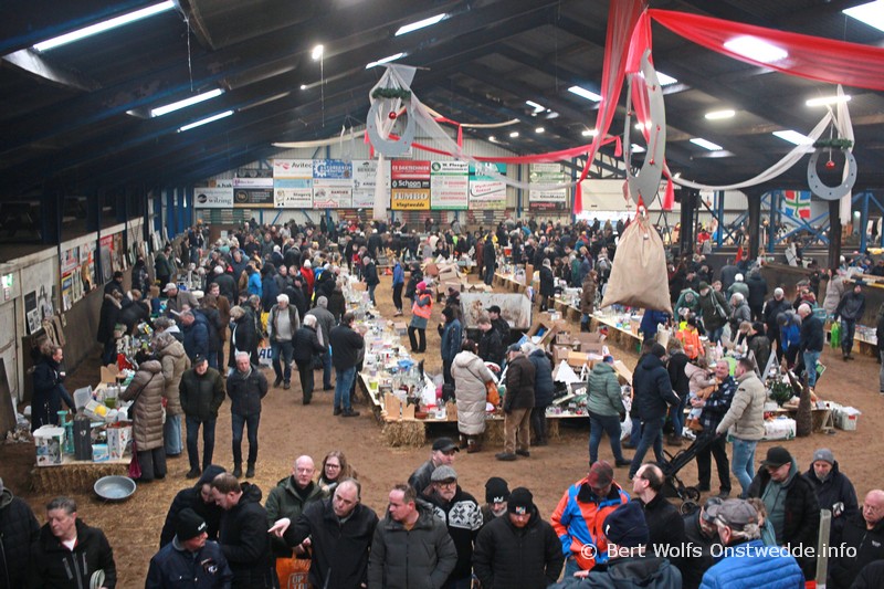 Het weer speelt rommelmarkt manege De Driesporen geen parten